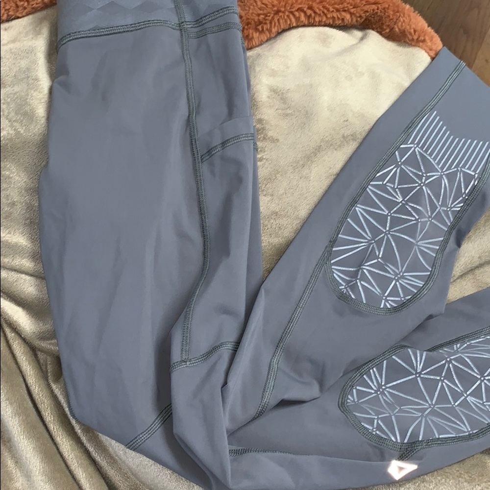 NWOT Lululemon ivivia grey leggings
